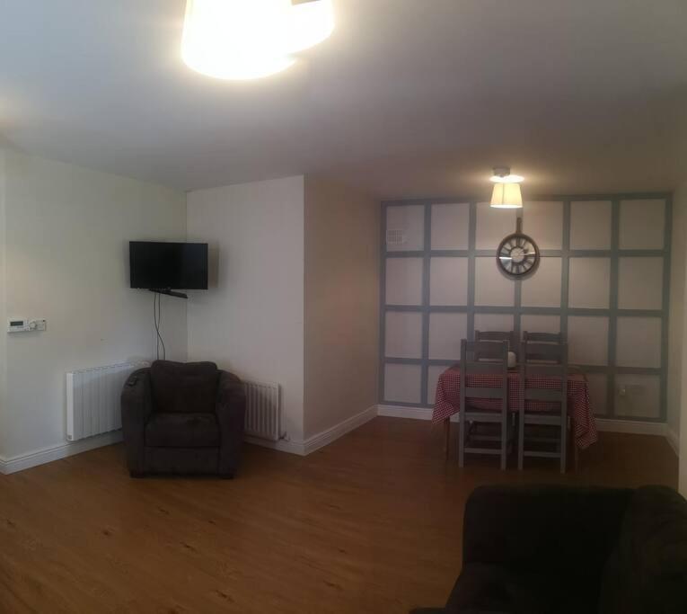 Spacious And Warm 2 Bedroom Apartment Sleeps Up To 5 Athy Exterior foto